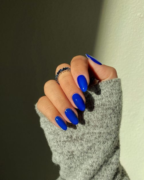 Uñas azules o cómo arrasar con tu manicura de verano - Treatwell