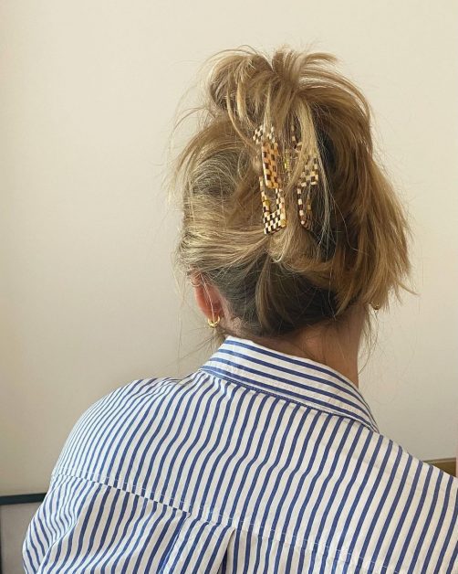 35 claw clip hairstyles that give us major 90s style inspo - Treatwell